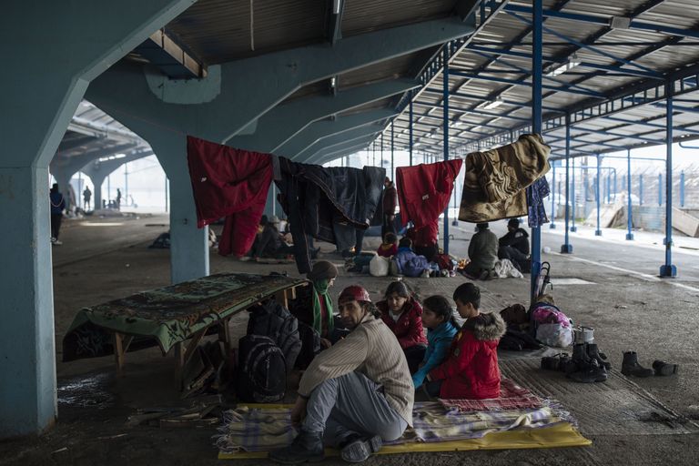 Migrandid Kreeka piiril lähedal asuva Edirne'i linnas.