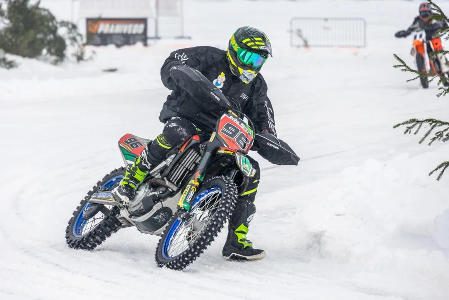 Pärnu motoklubi sportlane Peeter Volokitin pani hobiklassis oma paremuse maksma.
