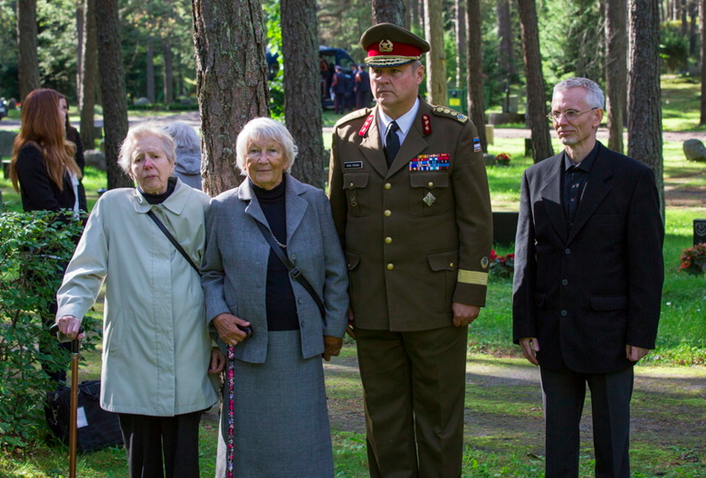 Viimase Eestis elanud ennesõjaaegse sõjakooli vilistlase leitnant Kristjan Peti matusetseremoonia.