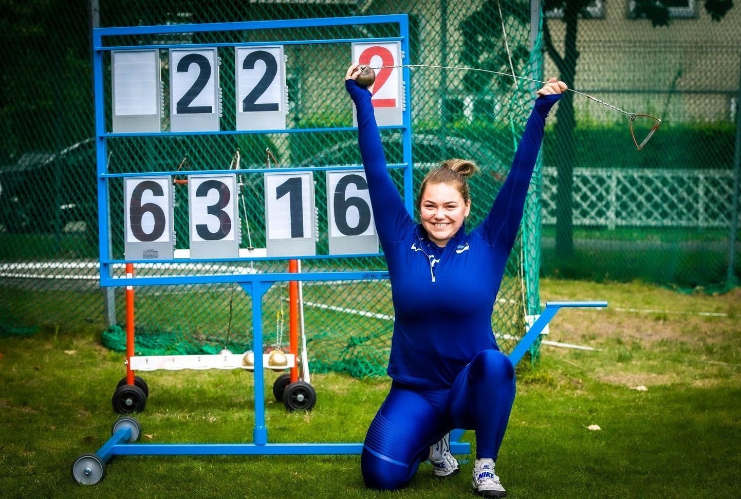 Möödunud nädalavahetusel Pärnus peetud võistkondlikel Balti meistrivõistlustel sai Kelly Heinpõld vasaraheites maha uue isikliku tippmargiga (63.16), mis algselt loeti Eesti uueks U18 vanuseklassi rekordiks. Hiljem tuli välja, et rekordiks seda pidada ei saa.