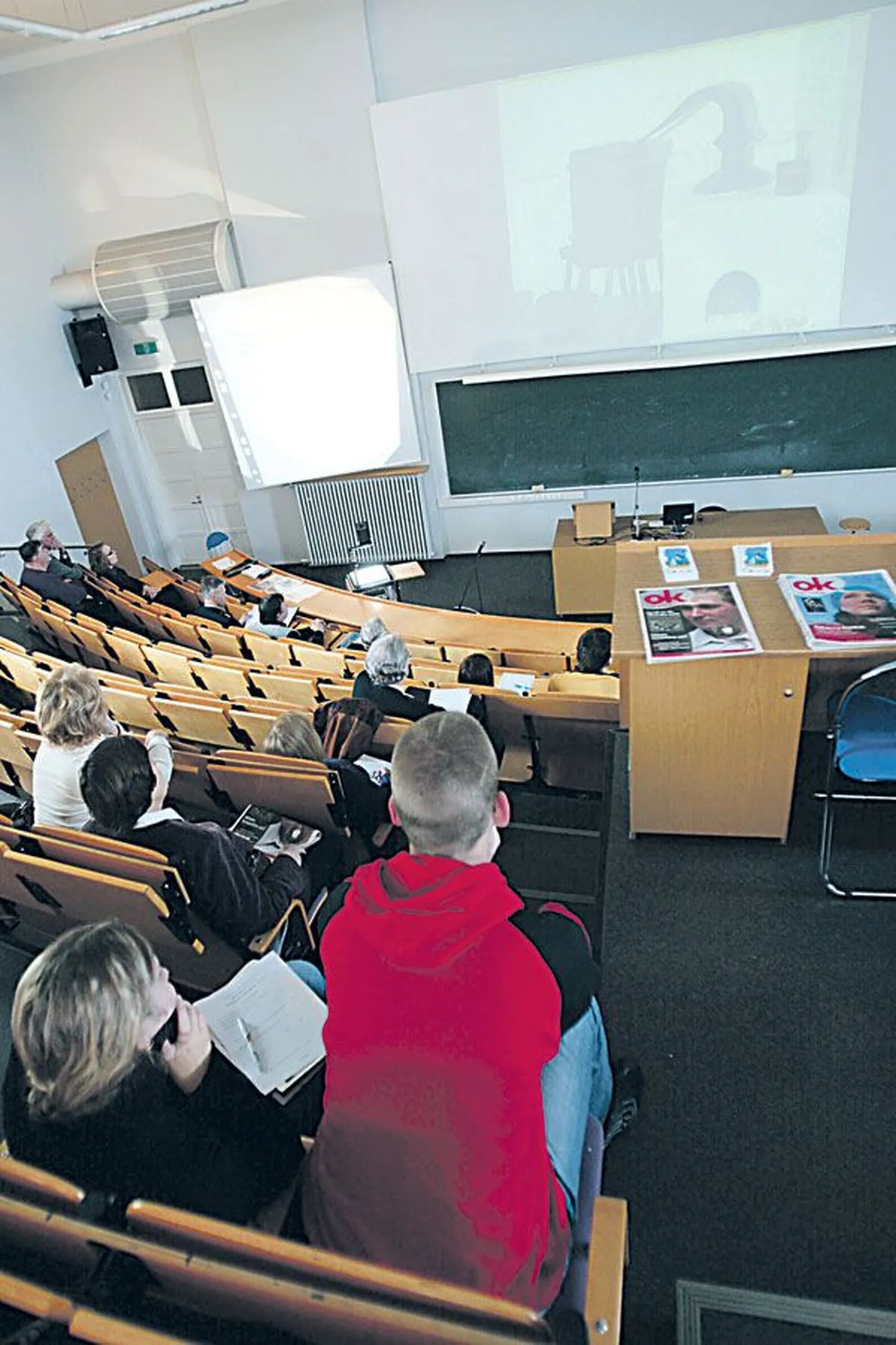 Средства студентам предоставляются   с расчетом, что полученные знания после обучения будут применяться на благо Эстонии, иначе стипендию будут   рассматривать как кредит.