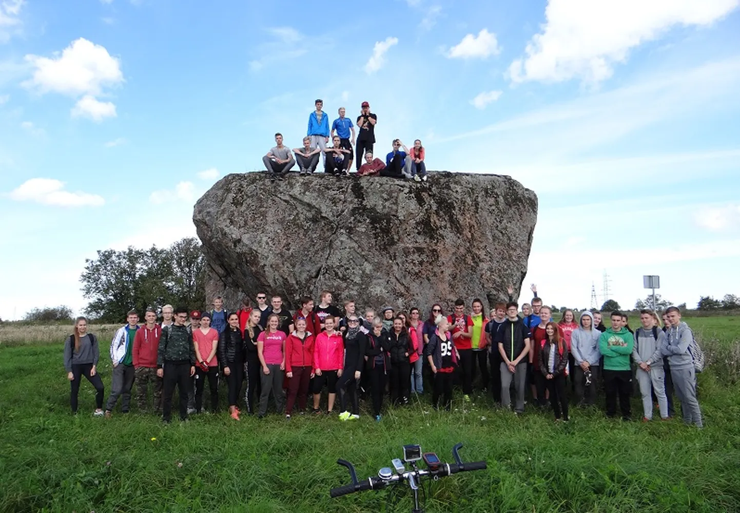 Foto Kersti Lepiku näituselt «Eestimaa hiidrahnud».