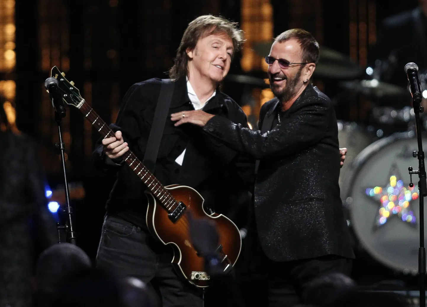 Ringo Starr (paremal) ja teine elusolev biitel Paul McCartney on koos esinenud korduvalt. See foto on tehtud 2015. aastal Rock'n'rolli Kuulsuste Hallis USA-s Ohio osariigis Clevelandis.