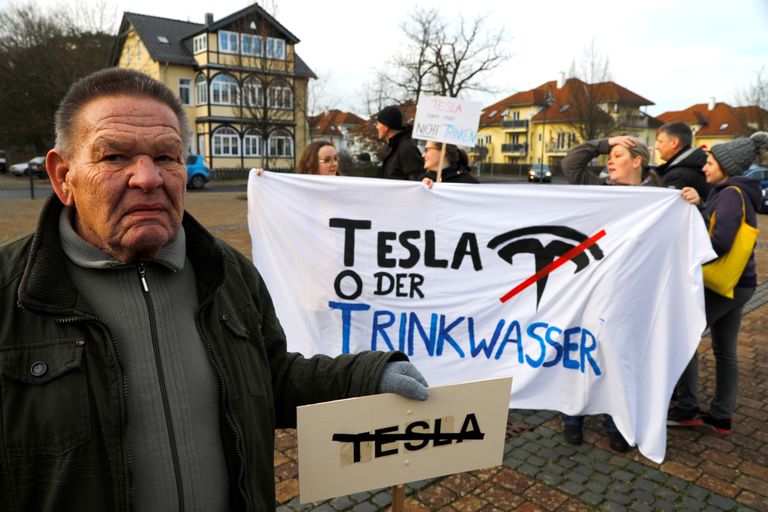 «Tesla või joogivesi?» küsis tehasevastaste plakat meeleavaldusel, mis toimus jaanuaris.