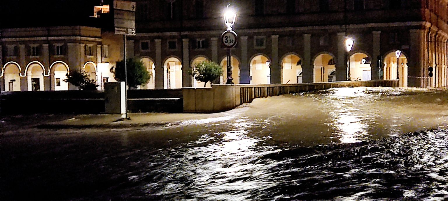 Üleujutatud tänav Senigallias.