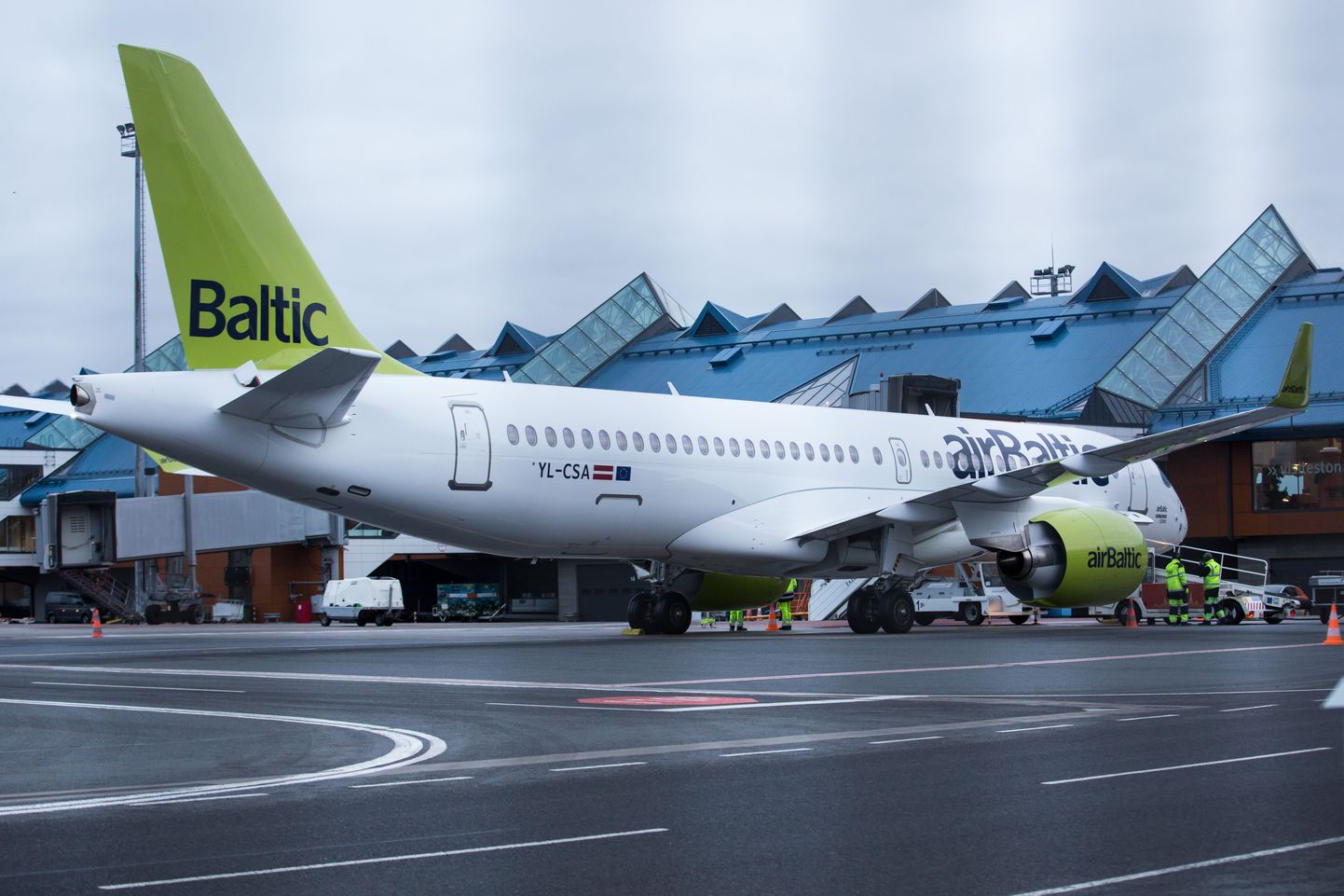 Air Balticu uus lennuk CS300 Tallinna lennuväljal