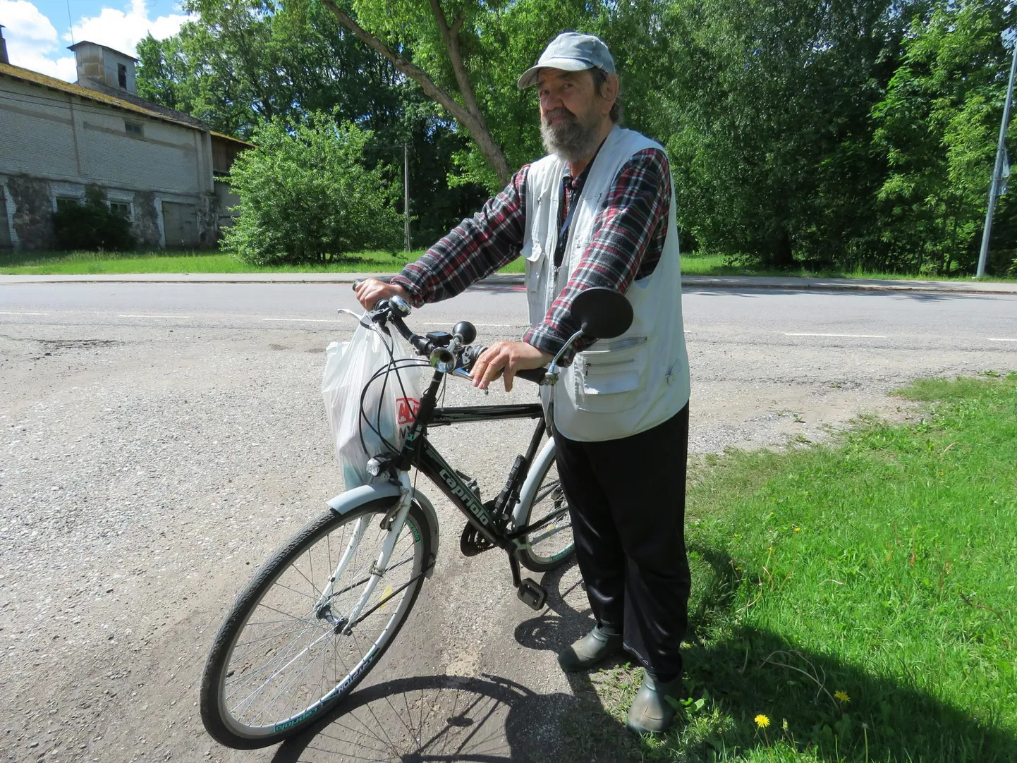Vastse-Kuuste pensionär Osvald Kallastu tõdeb, et olgu nii raske ja keeruline kui tahes, kuid oma eluga tuleb edasi minna.