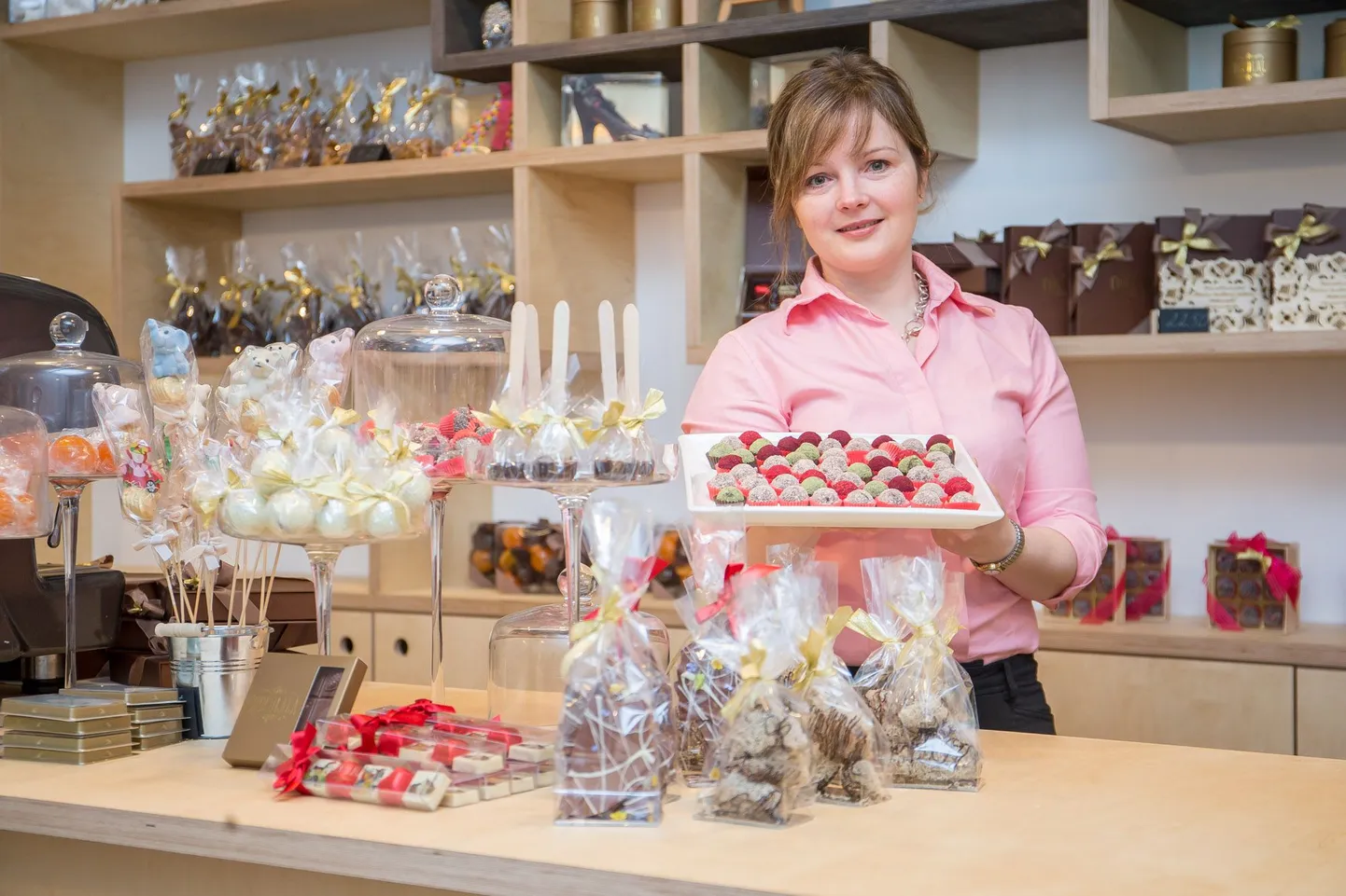 Kristi Lehtis oma poekese Chocolala avamisel
