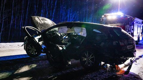 Kolme auto kokkupõrkes sai kaks inimest vigastada