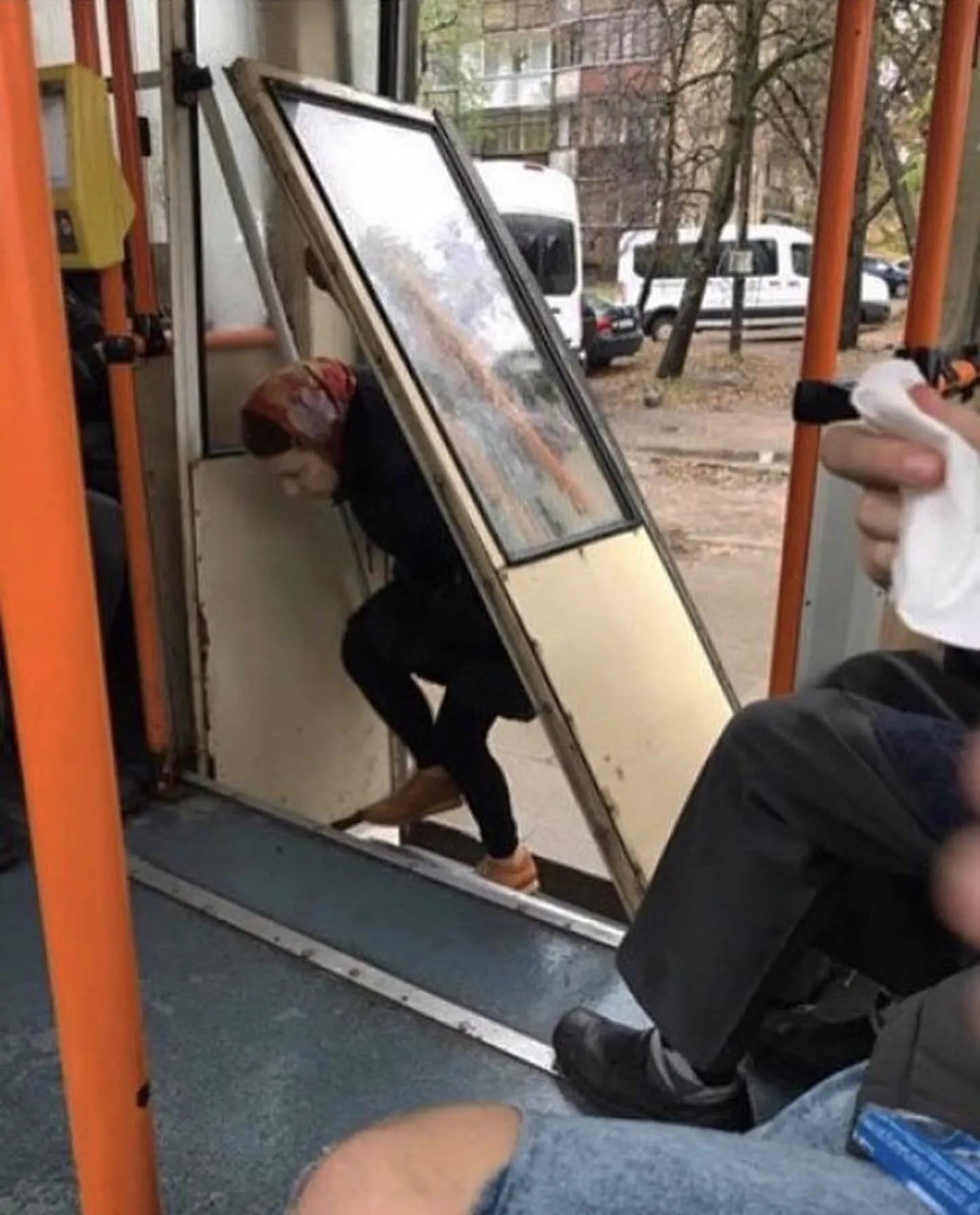Leedu mees kogub ja postitab sotsiaalmeediasse jaburaid pilte ühistranspordist