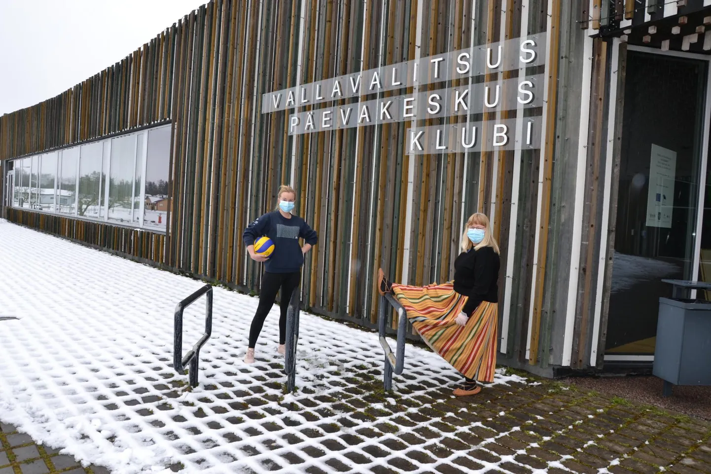 Rakvere valla kultuurinõunik Siiri Saarmets (paremal) ning spordi- ja terviseedenduse spetsialist Siiri Kohver on keerulisel koroonaaastal korraldanud võimalust mööda rahvale üritusi. Nüüd kutsub kultuurinõunik rahvast üles unistama ja oma unistustest teada andma – milline võiks olla üks tore ettevõtmine pärast piirangute lõppu?