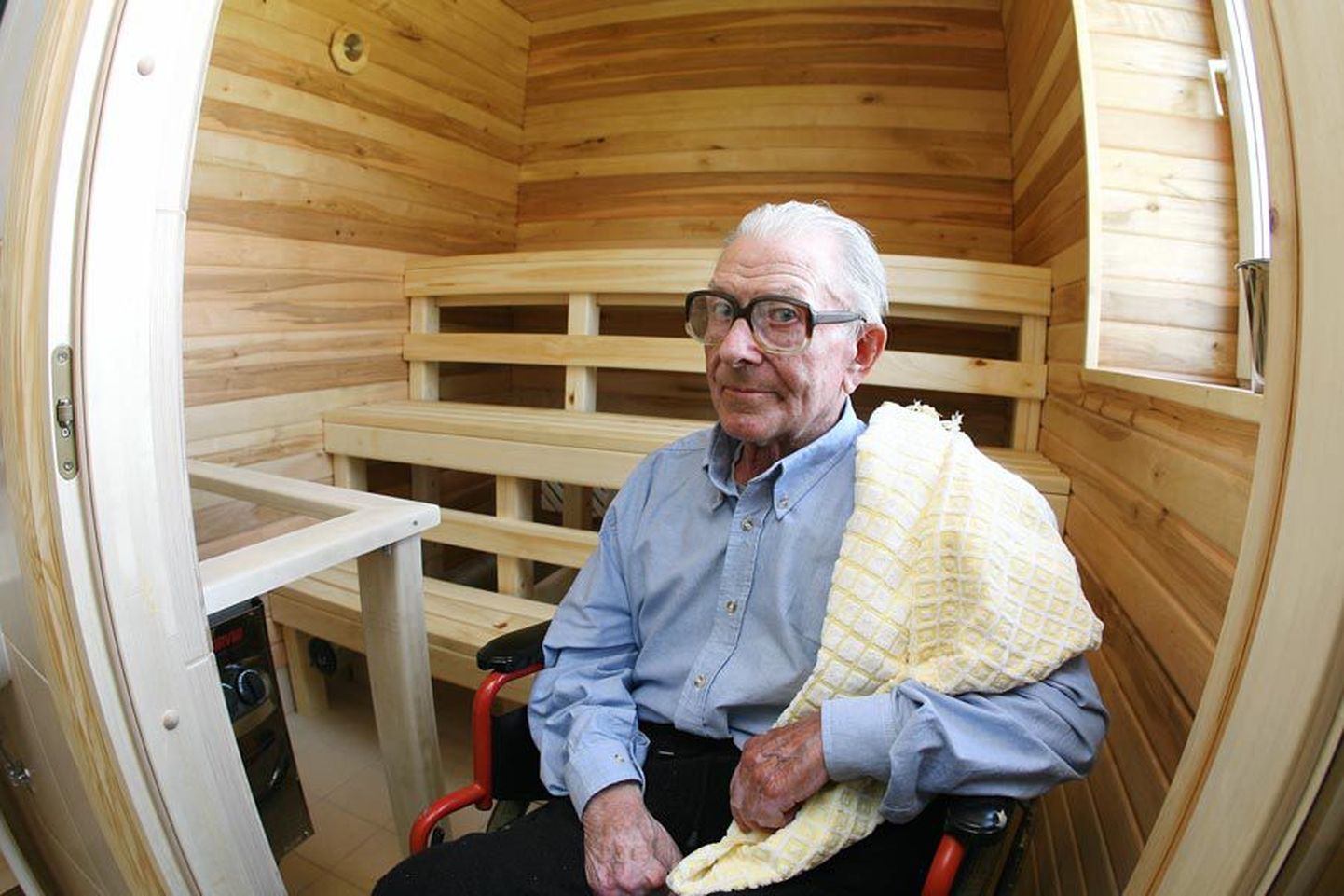 Enne möödunud esmaspäeva polnud Kärstna hooldekodus elav 80-aastane Jaan Armenson oma sõnutsi juba kuus aastat õigesse sauna saanud. Nüüd on tal hea võimalus värskes saunas leili võtta.