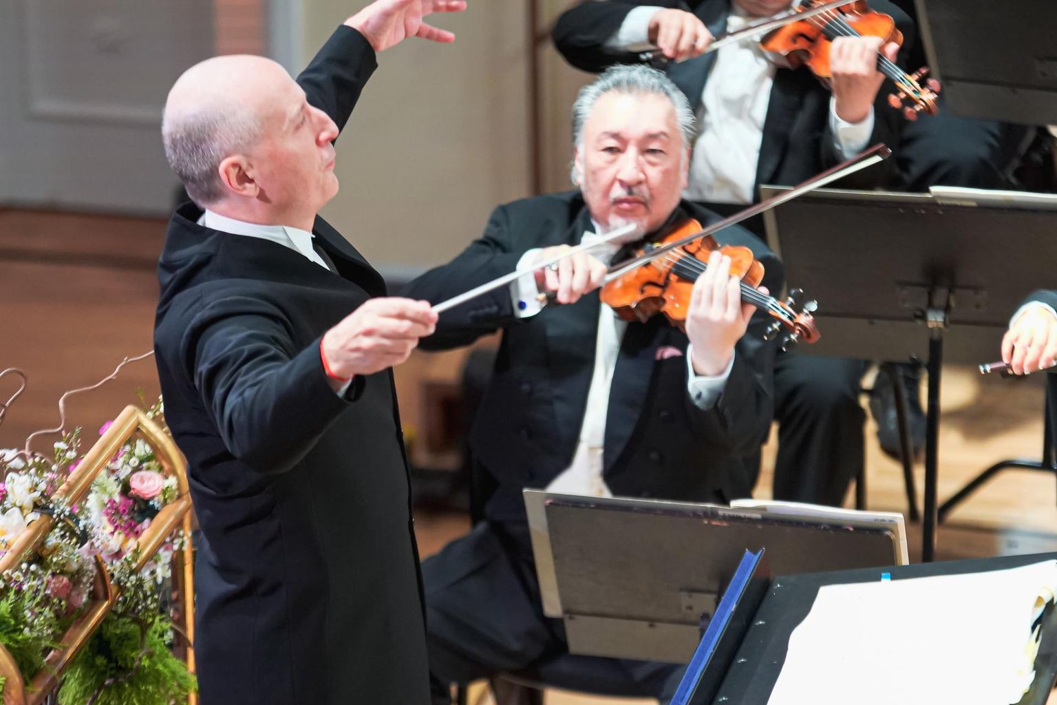 NHK orkestri kontsertmeister Fuminori Maro Shinozaki ja Paavo Järvi.
