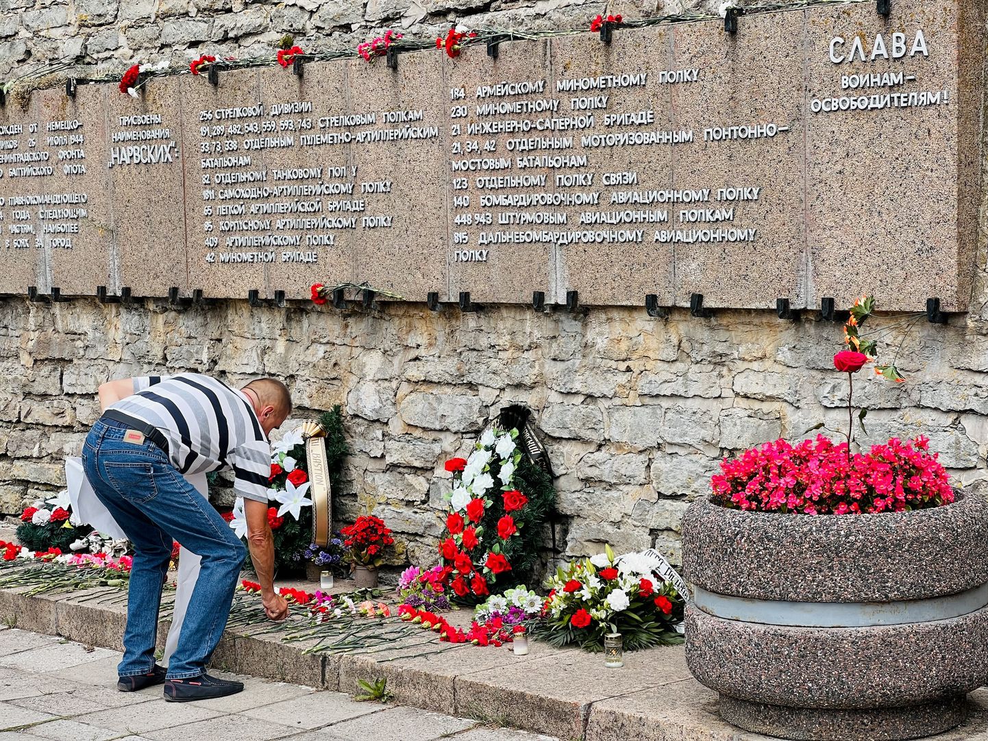 Во вторник, 26 июля, жители Нарвы, в целом соблюдая закон и требования полиции, отметили годовщину так называемого освобождения города Красной армией в 1944 году.