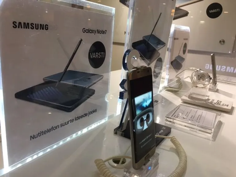 Note 7 stend Tallinna lennujaamas