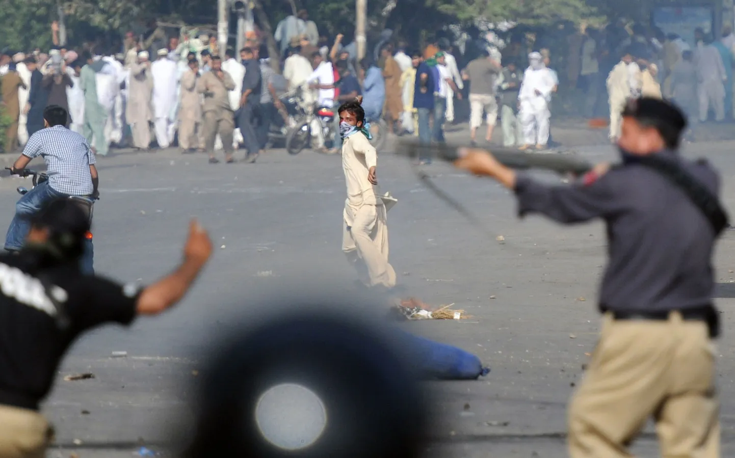 Meeleavaldus Karachis.