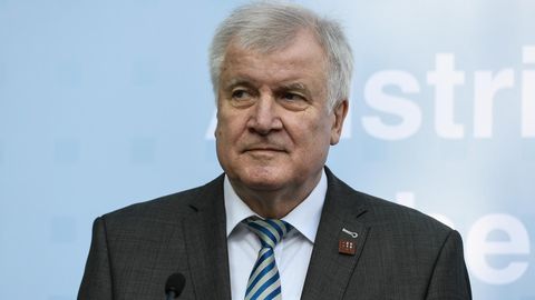 Migrandi enesetapp kõigutab Saksa ministri ametikohta