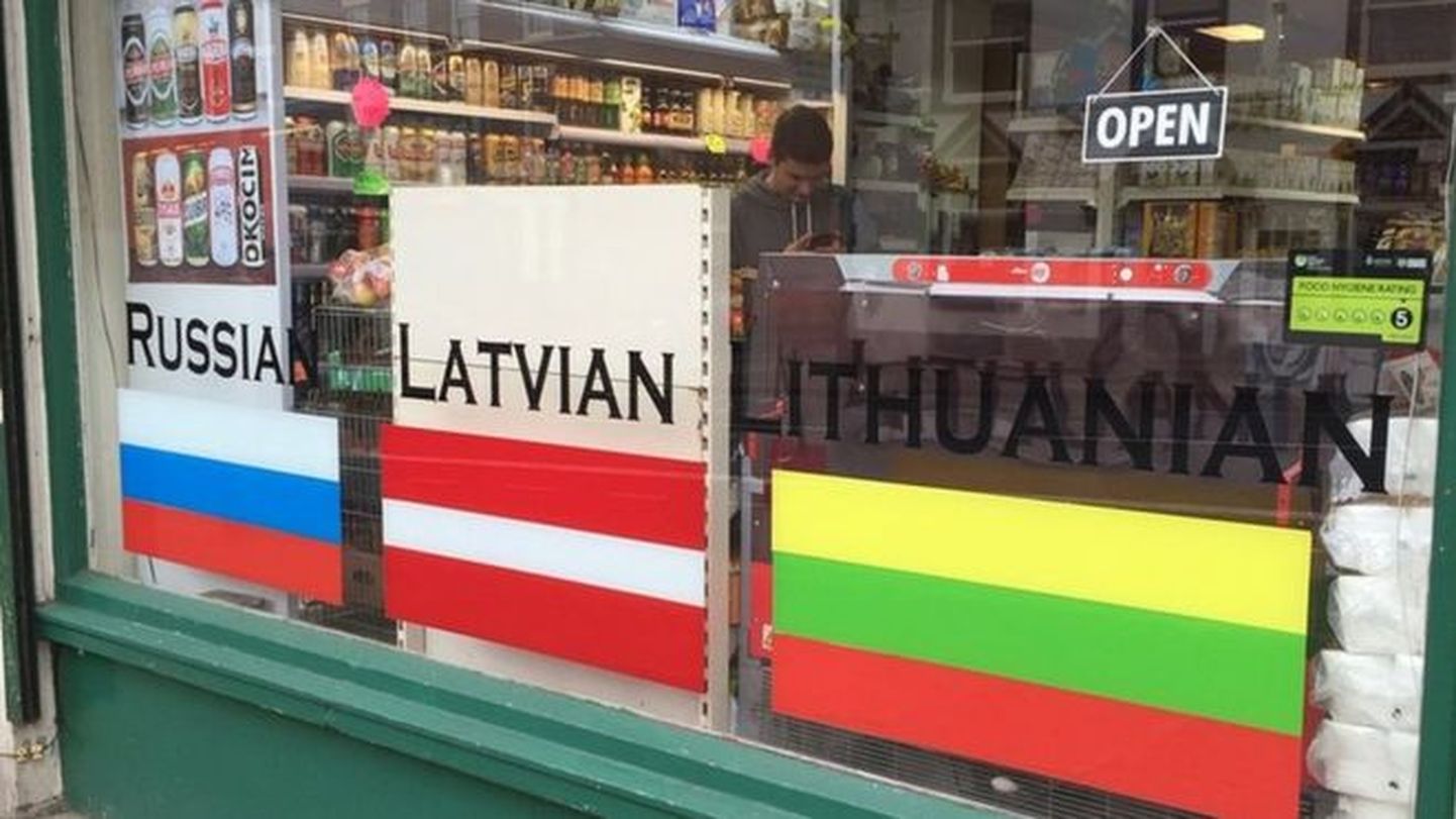 Многочисленные "восточноевропейские" продуктовые магазины не закрывались из-за коронавируса, но число покупателей в них может упасть уже из-за кризиса и исхода иммигрантов