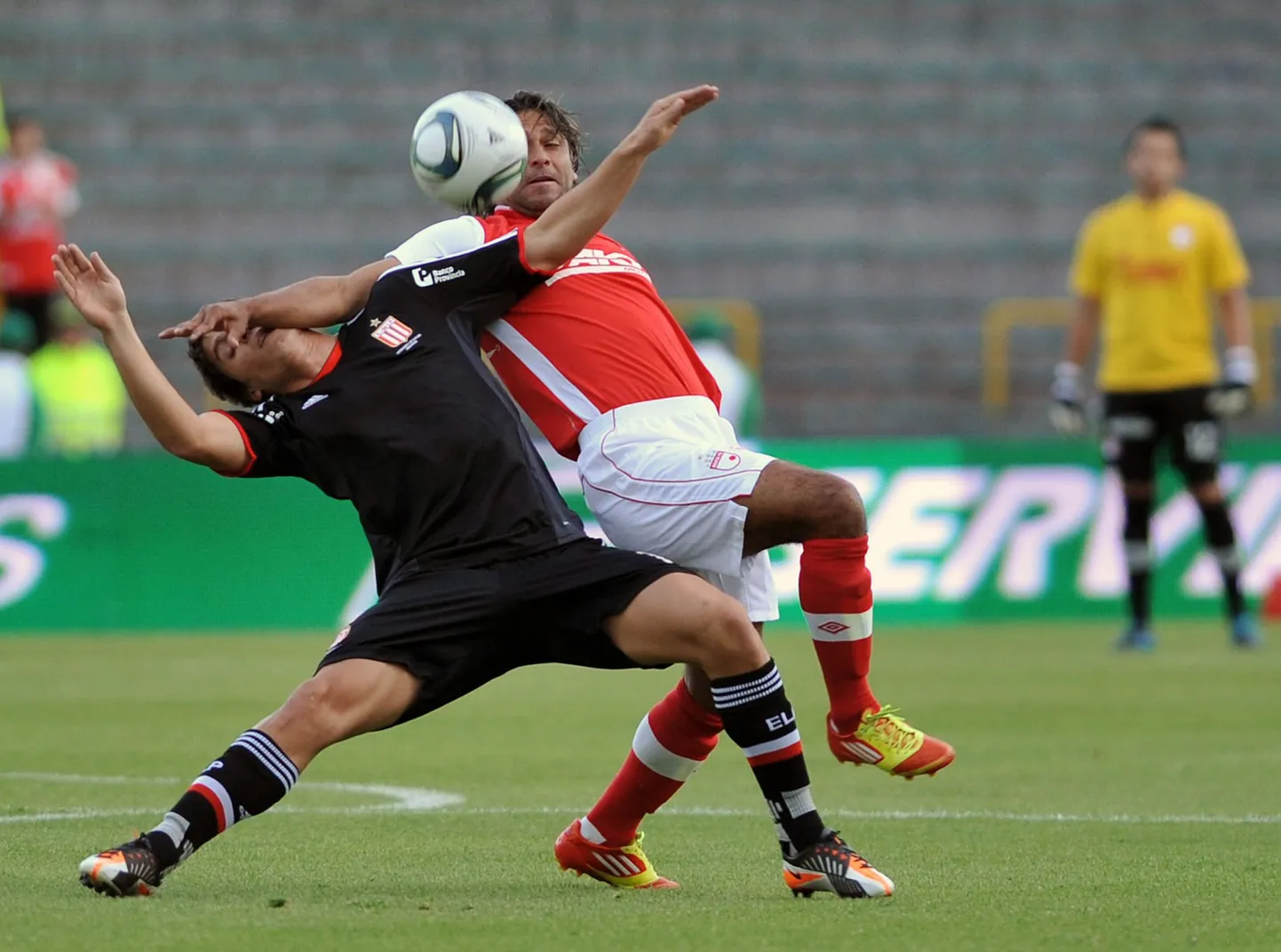 Gerardo Bedoya (paremal).