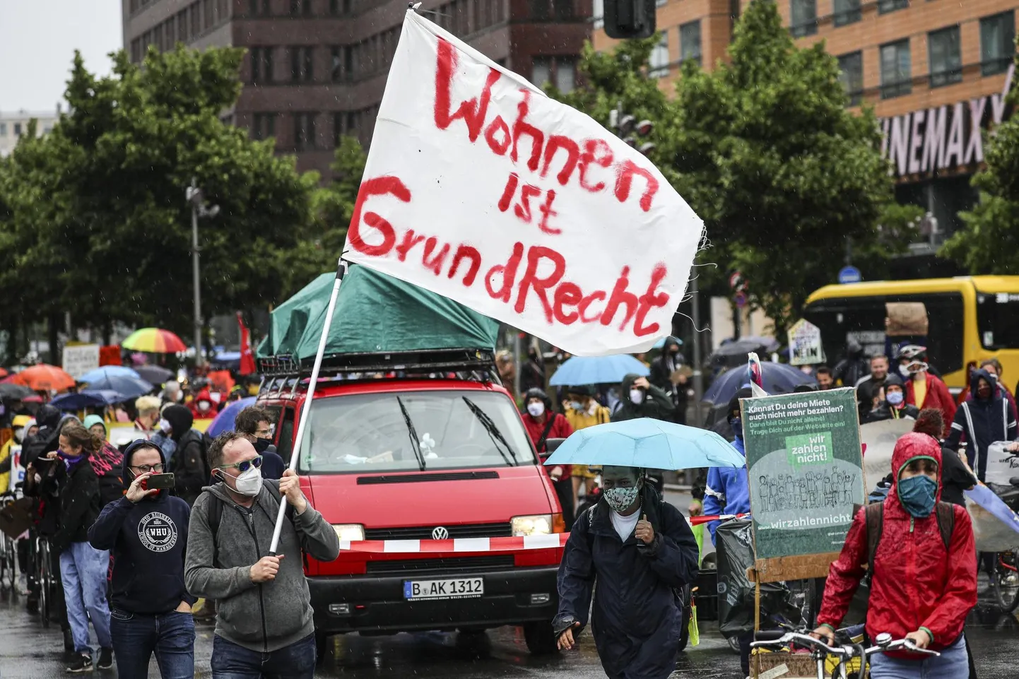 «Elamispind on inimõigus». Sellise loosungiga tulid suvel tänavatele tuhanded berliinlased, et avaldada meelt elamispindade puuduse ja kalliduse vastu. 