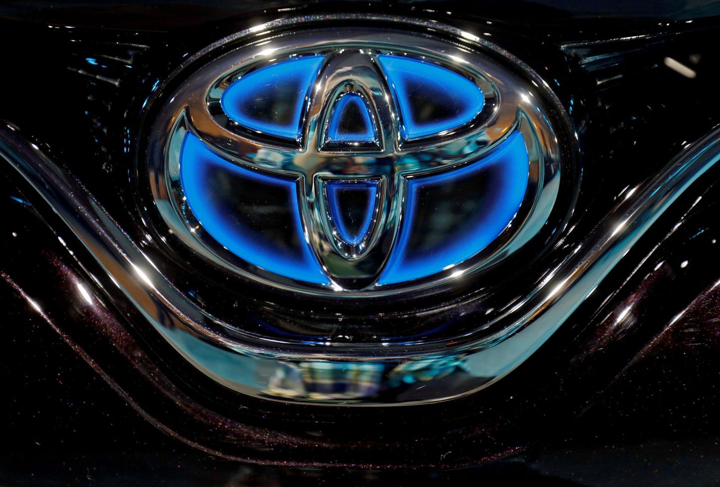 Логотип Toyota.
