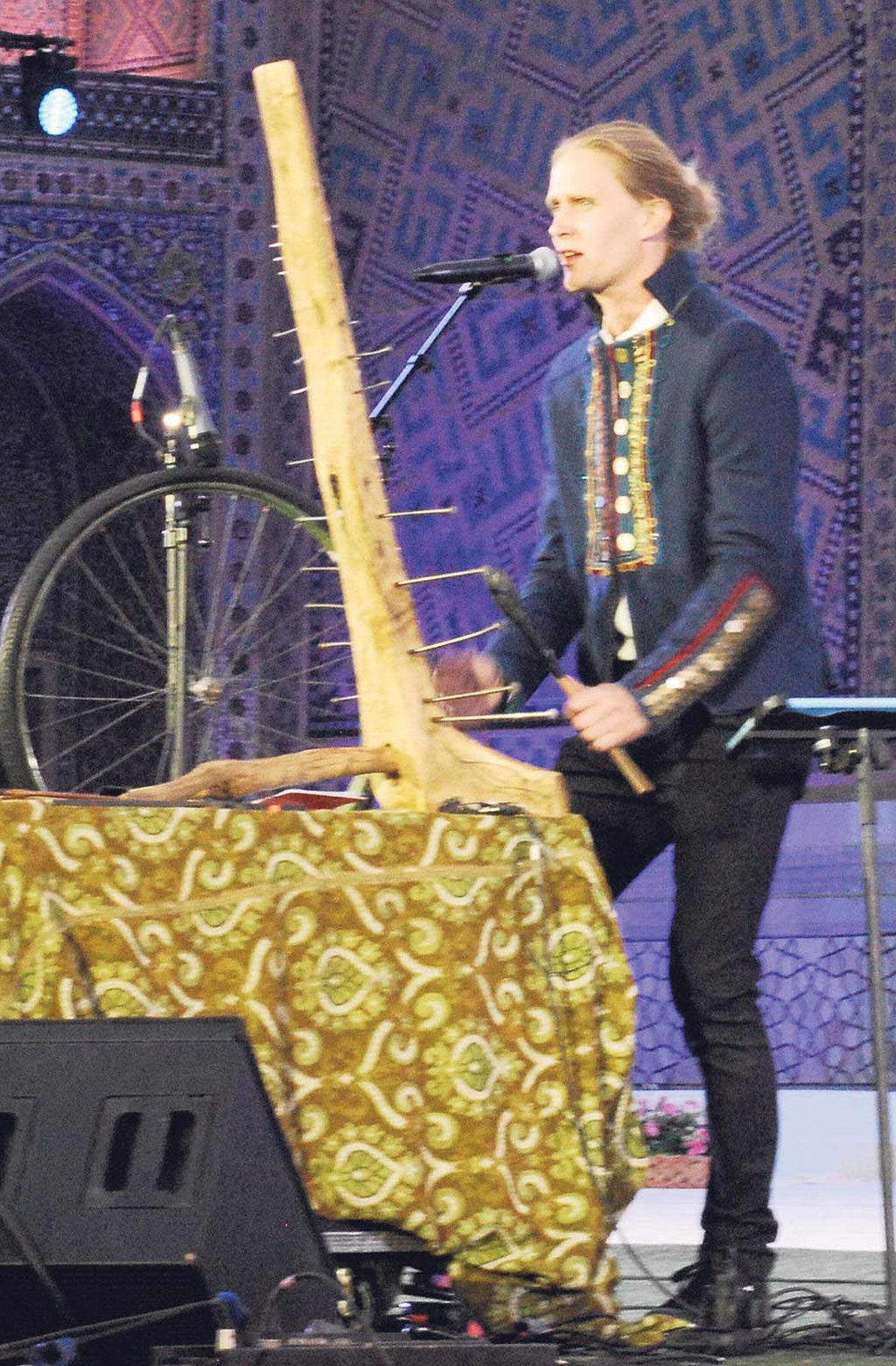 Silver Sepp mõjus Kagu-Aasia festivalil naelapillil ja jalgratta esirattal musitseerides nagu värske puhang.
