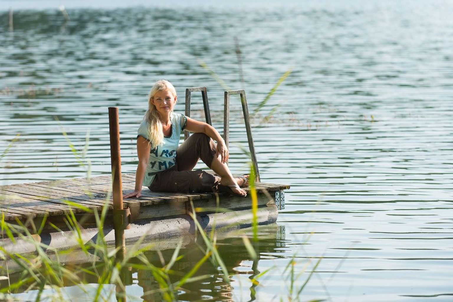Karksi lummuses: 
maja juurest viib rada orgu, täpselt sinna, kust hüpata kohalikku paisjärve. Olgu lisatud, et Anu on isegi ujumise selgeks õppinud!