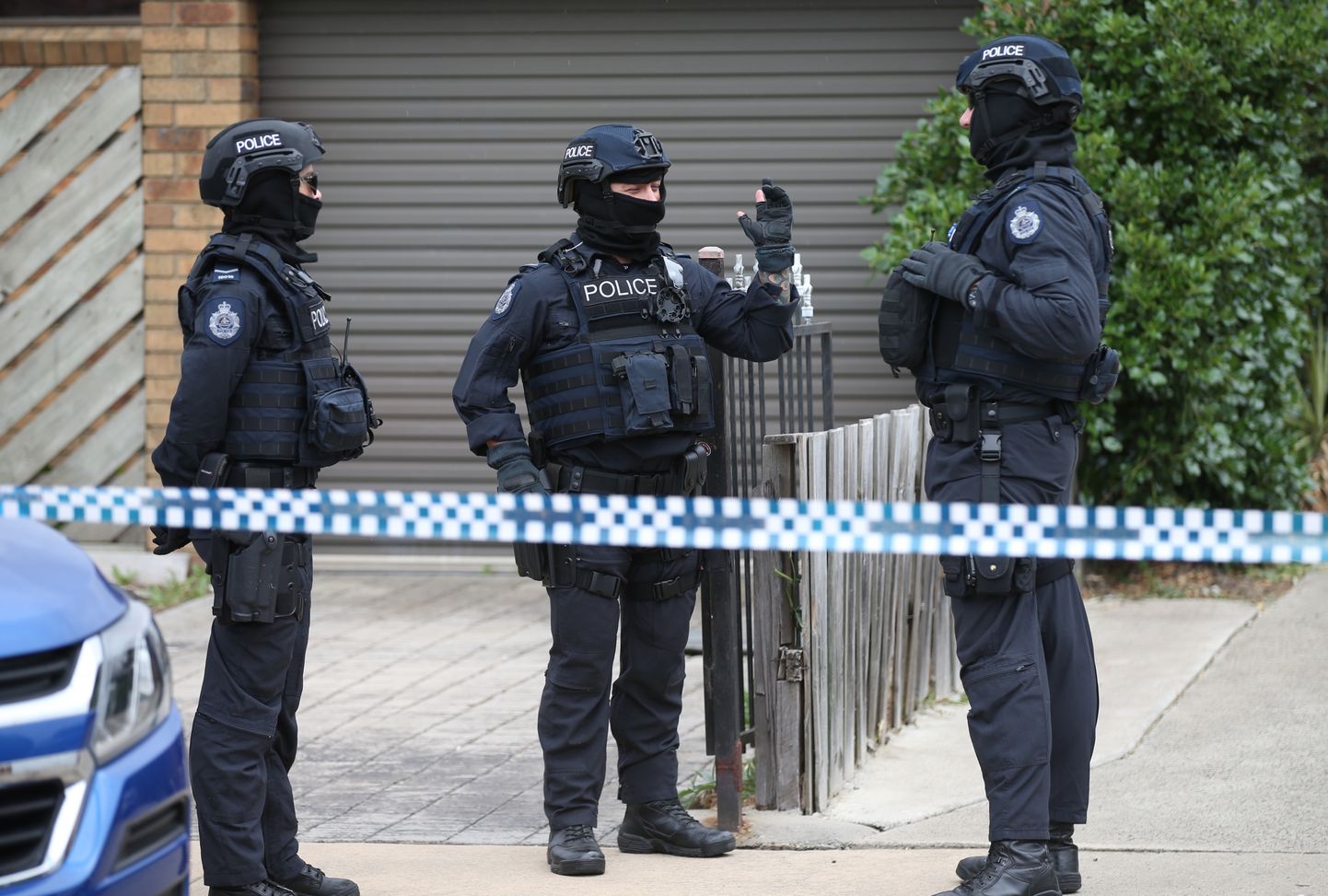 Melbourne'i politsei haarang terrorirünnakute kavandamises kahtlustatud kolme isiku kinnivõtmiseks 20. novembril.