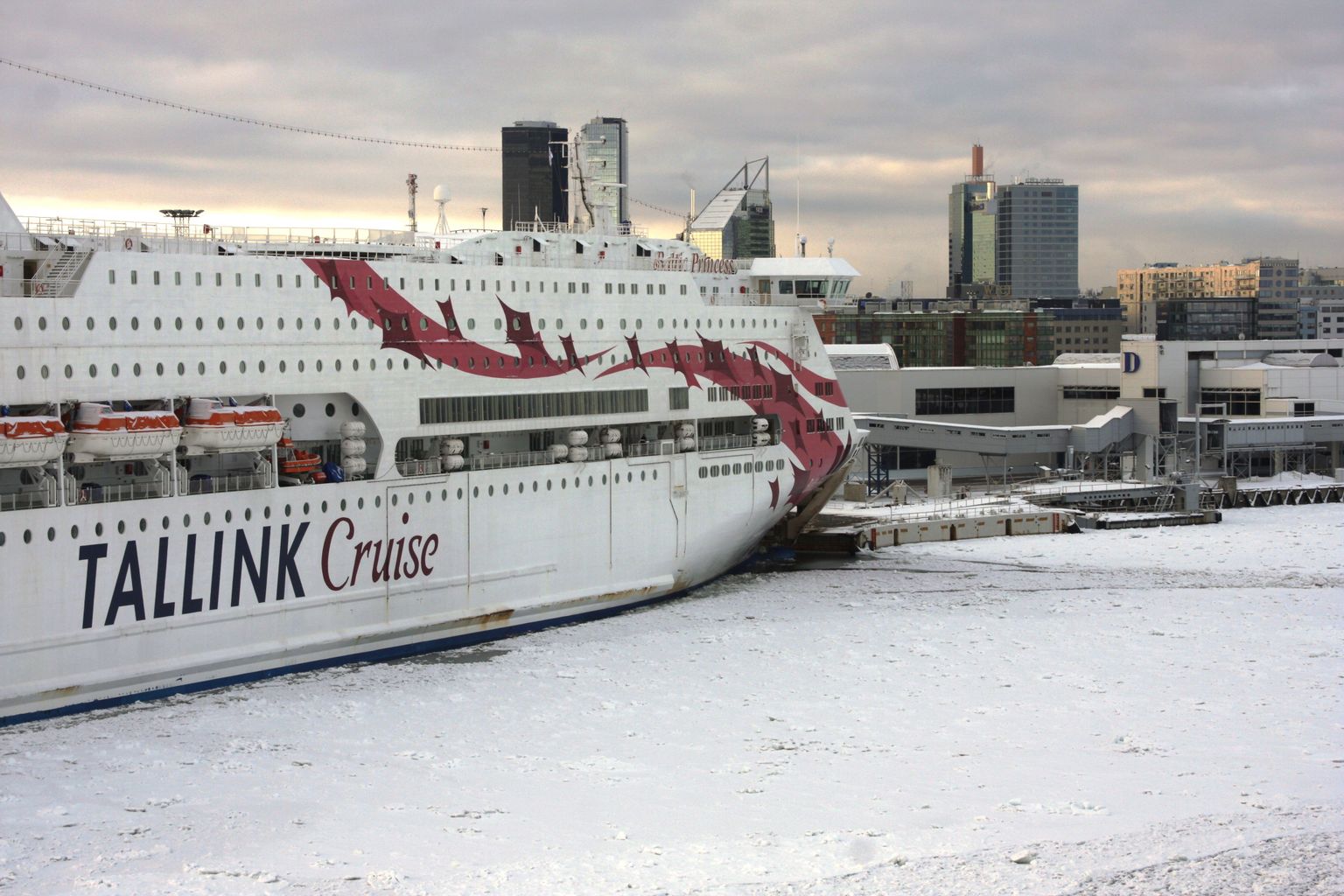 Tallinki reisilaev Tallinna reisisadamas