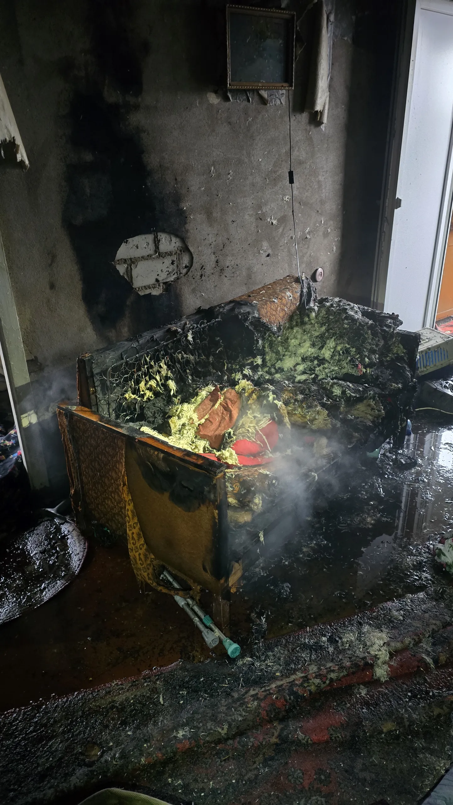 30. aprillil põles hukkus Kohtla-Järvel korteripõlengus mees. Korteris põles diivan, millest sai alguse ka suurem tulekahju. Hiljem selgus, et tegemist oli hooletu suitsetamisega.