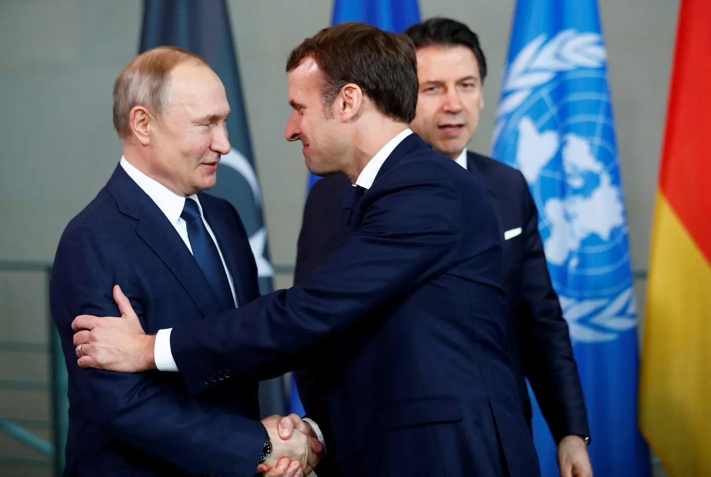 Путин с Макроном в 2020 году.