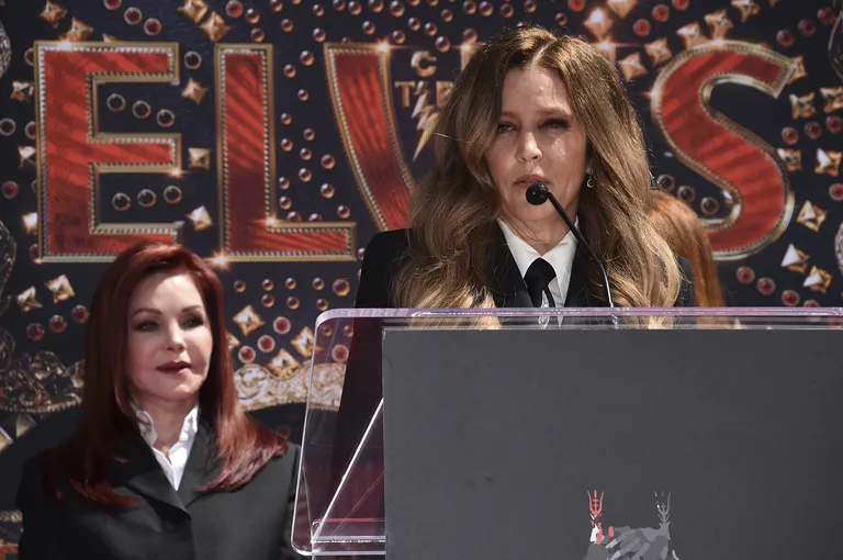Priscilla Presley ja Lisa Marie Presley.