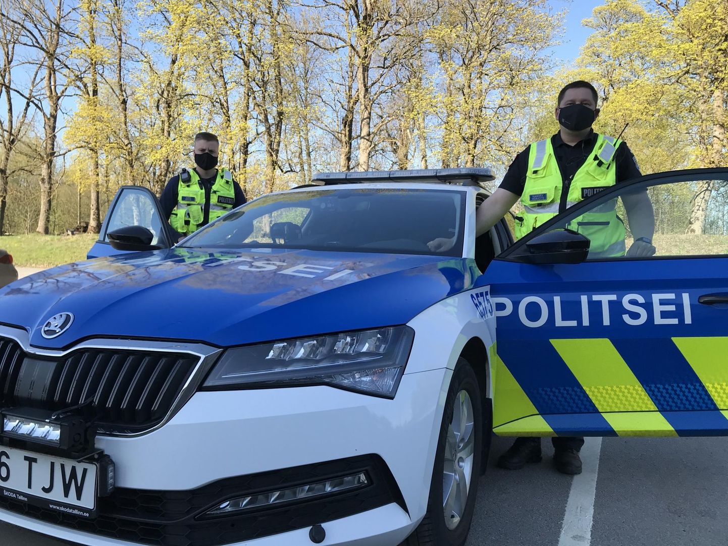 Politseinikud Airo Ibruse (vasakul) ja Hanory Heinaste. Pilt on illustreeriv.
