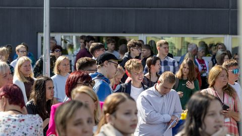 GALERII ⟩ Kahe kooli ühinemisel uue nime saanud hariduskeskus pidas aktust