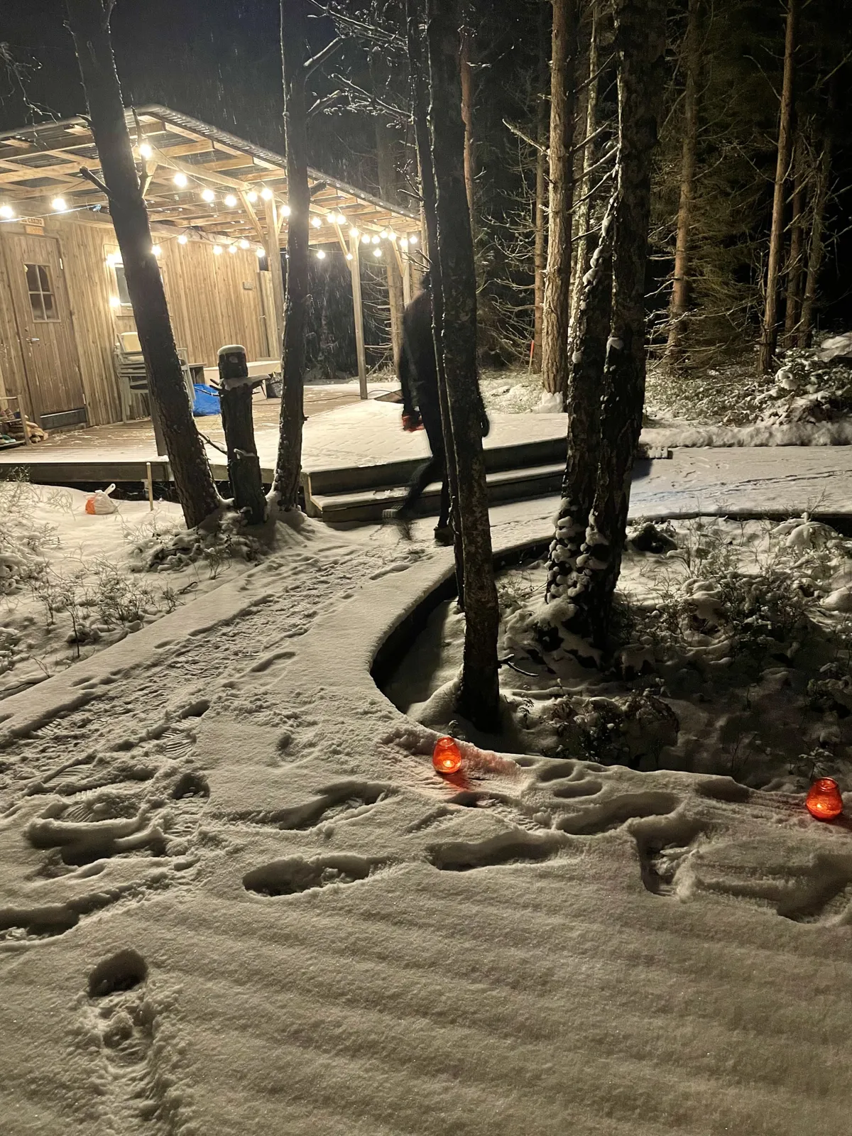 Talvine terrass lumme uppunud küünaldega - täielik romantika!
