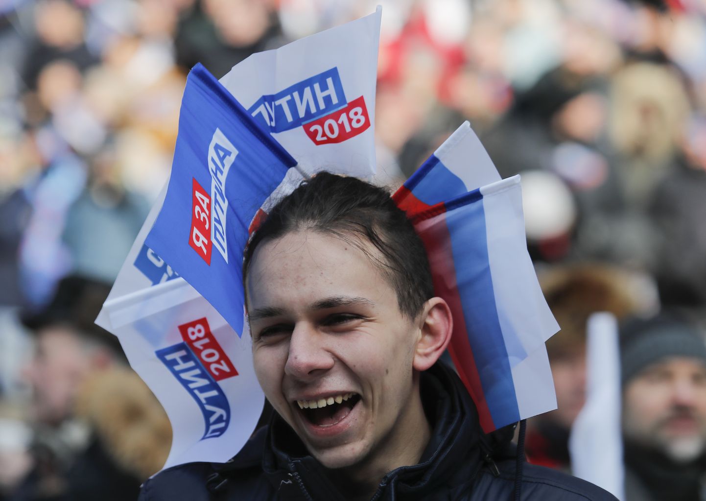 Больше половины молодых россиян мечтают эмигрировать.