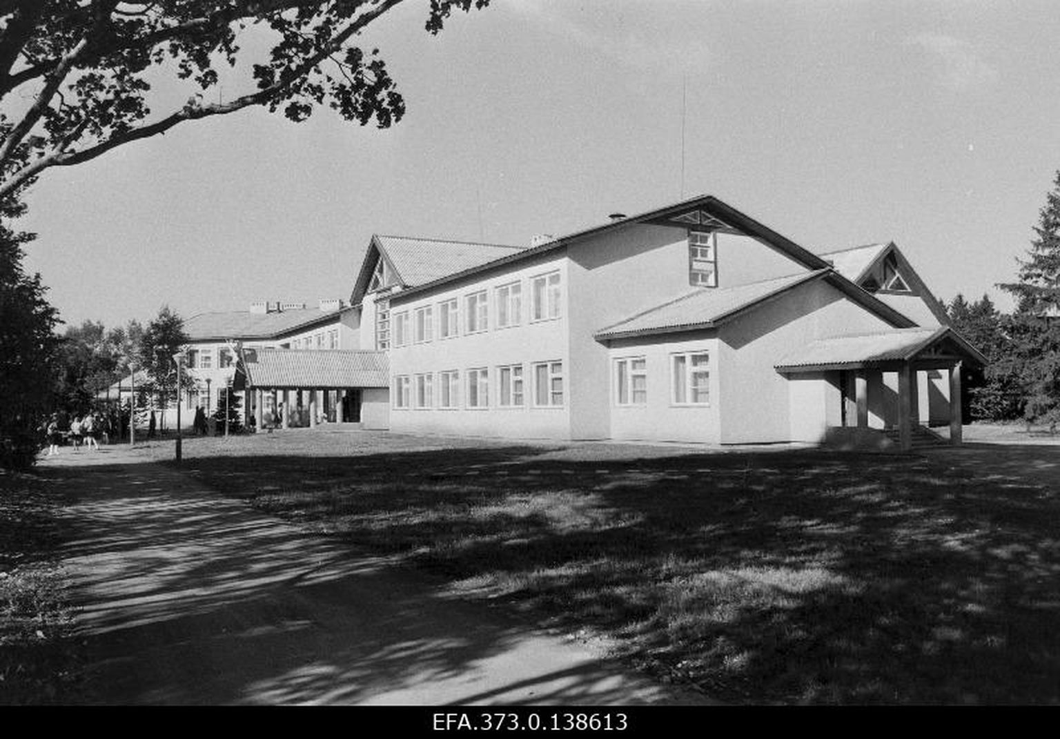 Noarootsi 8- klassilise Kooli välisvaade, 1987.