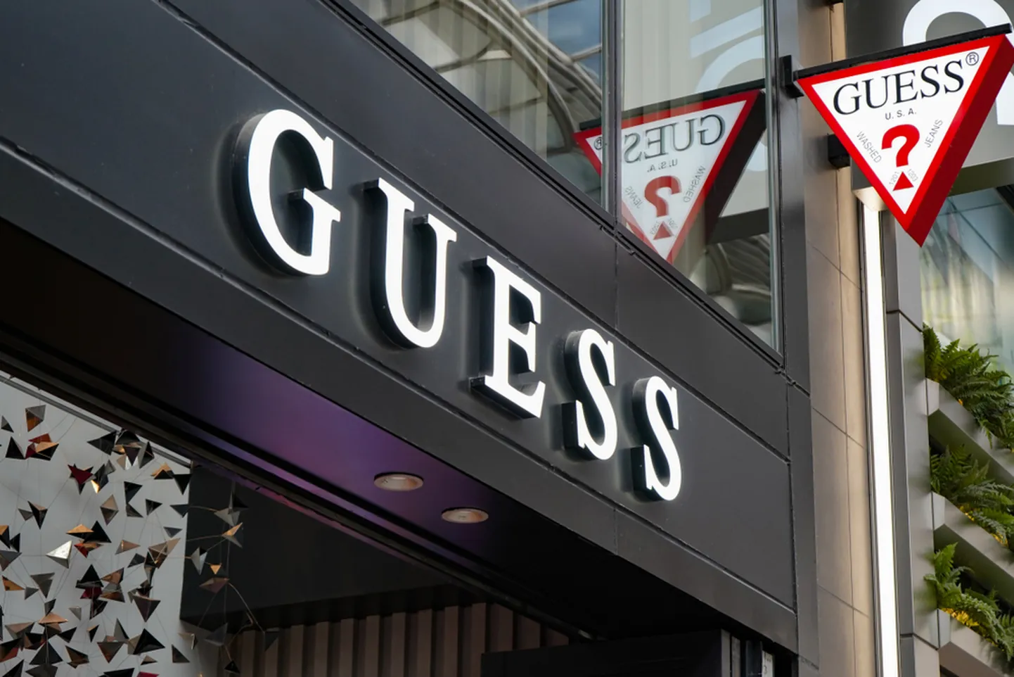Бренд Guess