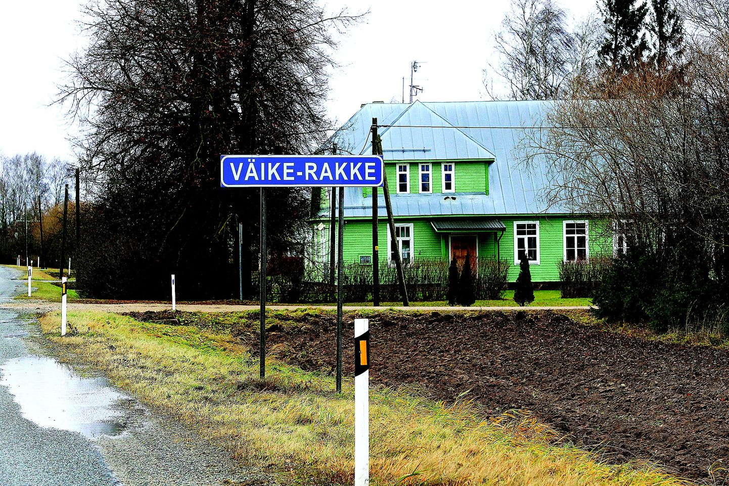 Tartumaa aasta küla Väike-Rakke asub Rannu vallas Tartu-Viljandi maantee ääres. Vaid saja elanikuga küla peab uuel aastal üleriigilisel võistlusel rinda pistma teiste maakondade parimate paikadega.