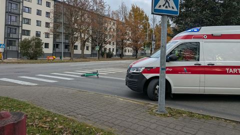 PILDID ⟩ Paide kesklinnas juhtus esmapilgul ränk avarii, mis nii rängaks ei osutunudki
