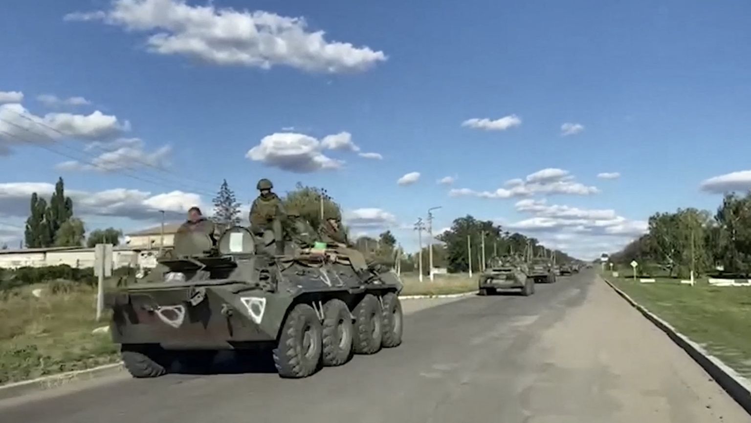 Väidetavad Vene sõjaväe konvoid liikumas Harkivi suunas.