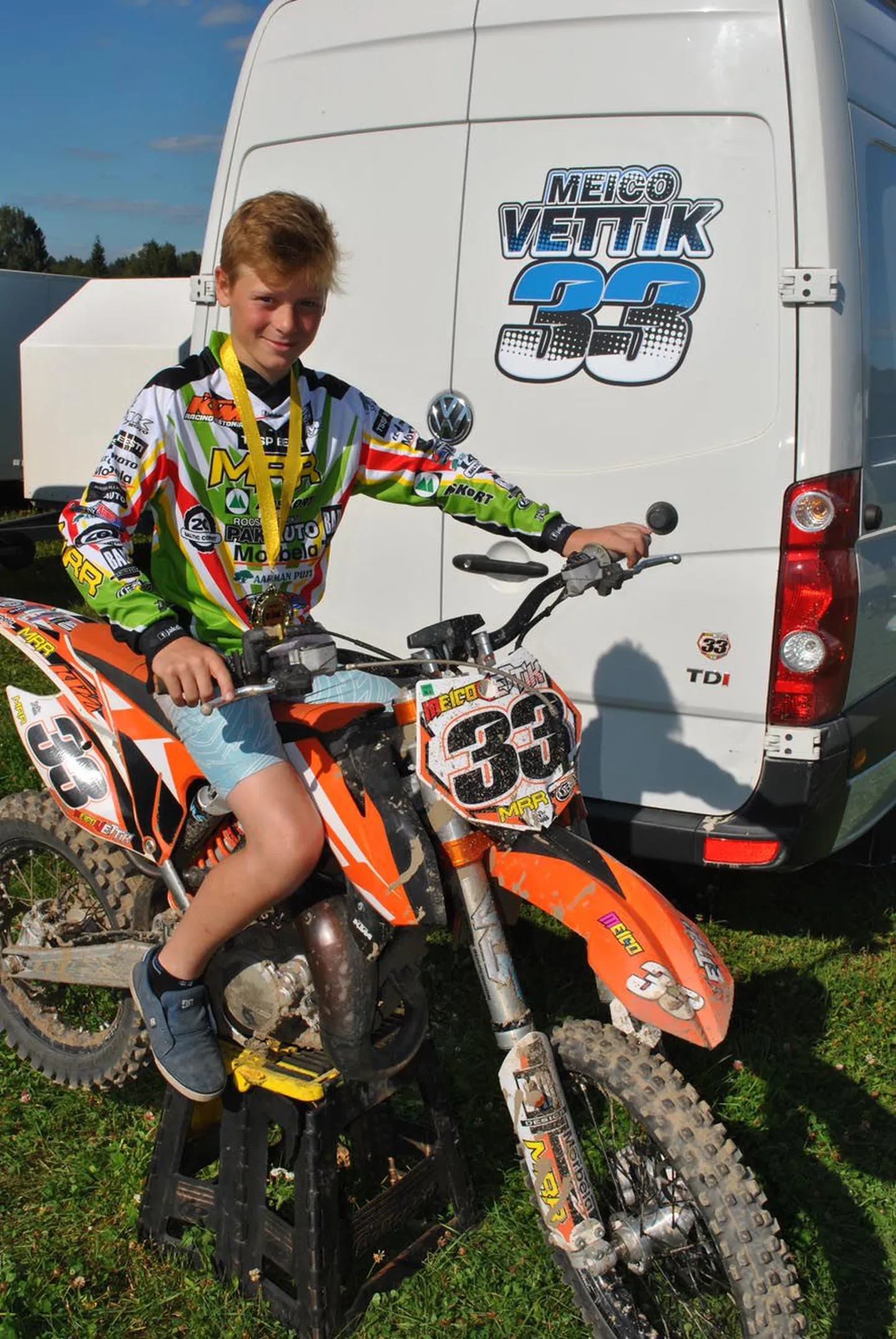 Noorsportlane Meico Vettik noppis laupäeval Kihlis olnud Eesti hobikrossiklubi võistlustelt 85kuubikuliste klassis kuldmedali.