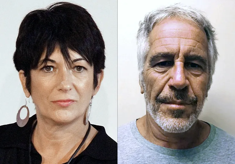 Ghislaine Maxwell (vasakul) ja Jeffrey Epstein politseifotol.