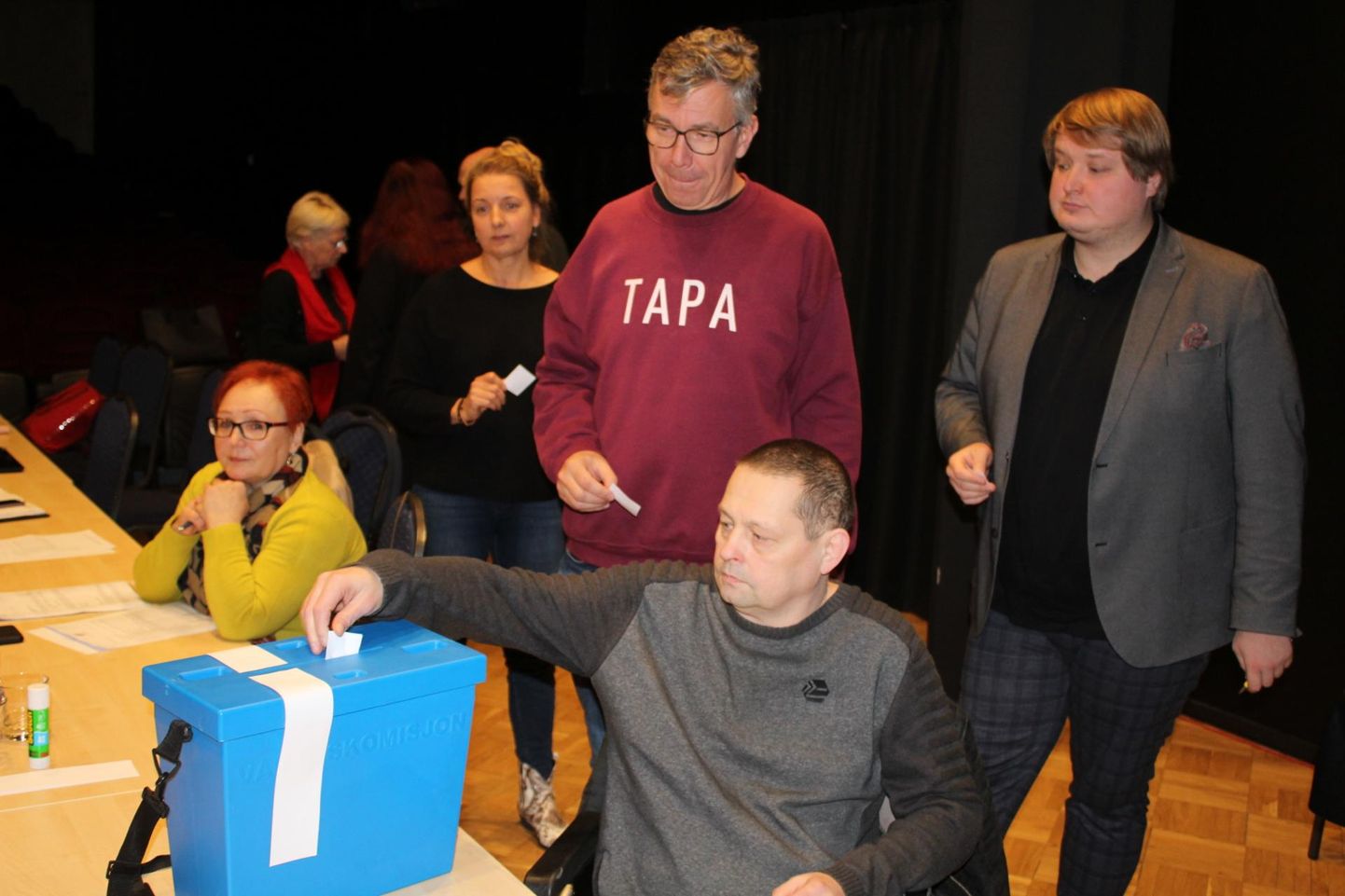 Hääletamine Tapa vallavolikogu istungil 15. novembril.