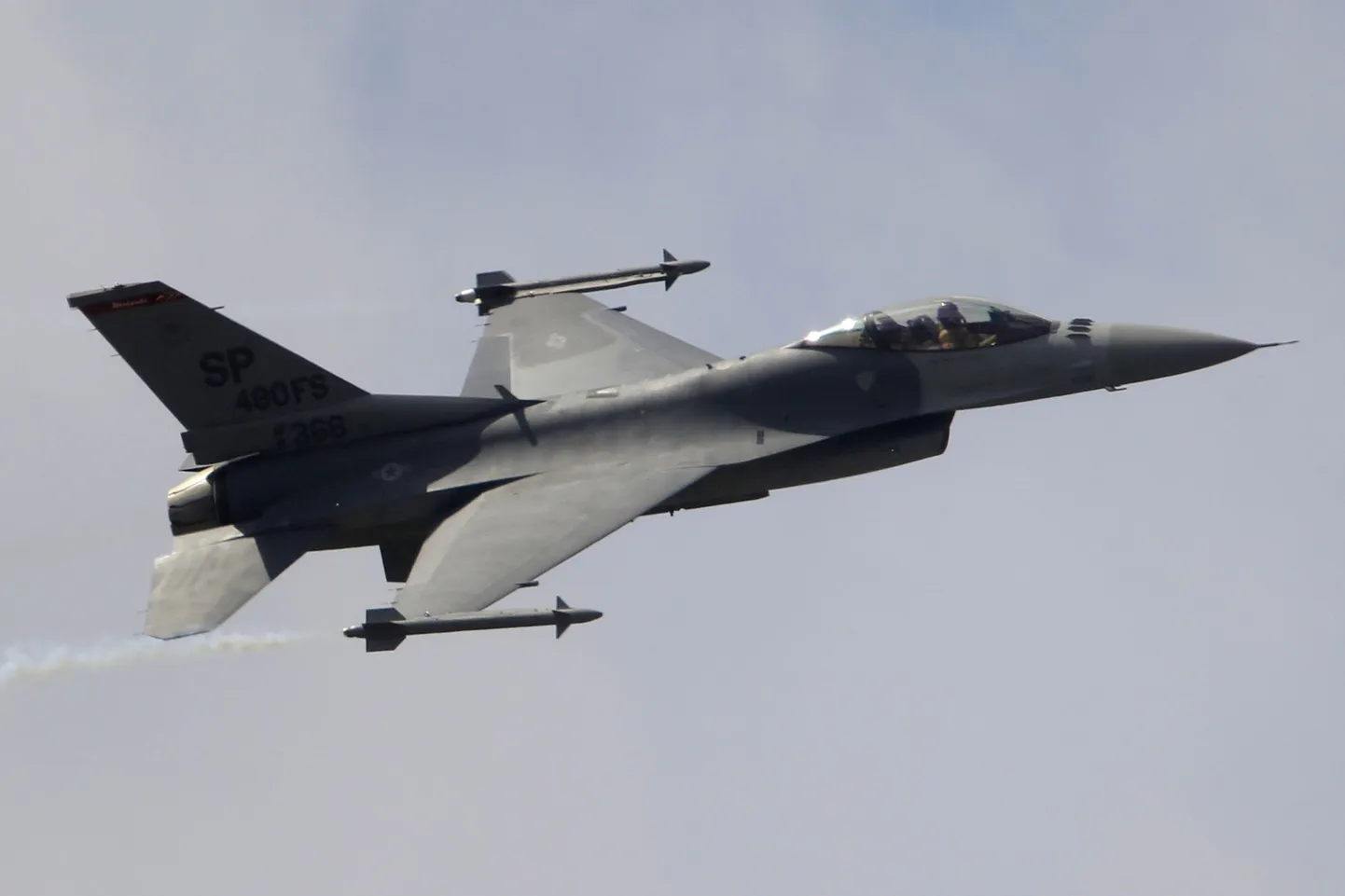 F-16 Fighting Falcon hävitaja.