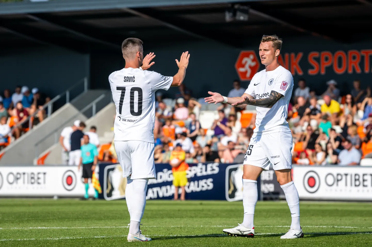 RFS futbolisti Dragoljubs Savičs un Petrs Marešs