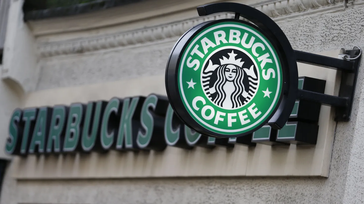 Starbucksi kohvik.