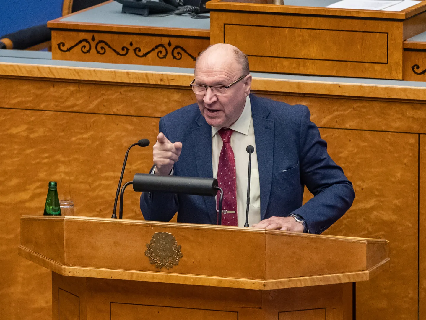 Riigikogu arutab siseminister Mart Helme umbusaldamist ja apteegireformi.