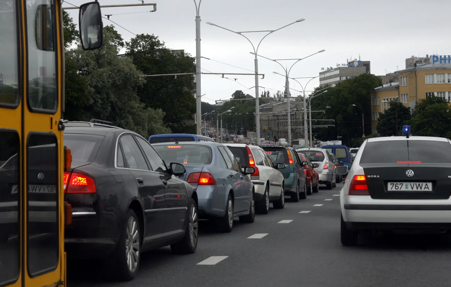 Liiklusummik Tallinnas Pärnu maanteel.