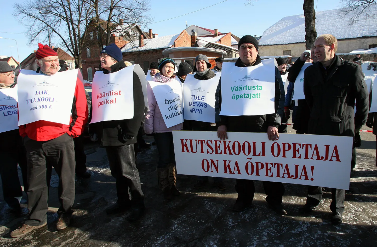 Õpetajad nõudsid streigiga kõrgemat palka tänavu märtsis. Nüüd avaldasid nad toetust meditsiinitöötajatele nende nõudmistes.